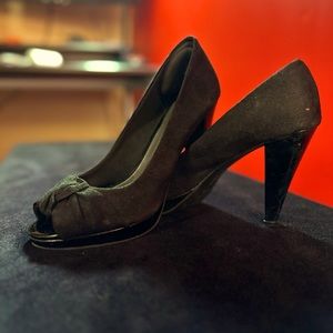 Fioni Suede Black Heals. size 8